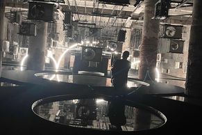 Jako Alenka v říši divů. Skočte si na poslední chvíli na benátské bienále