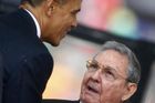 Na tryzně za Mandelu: Obama si potřásl rukou s Castrem