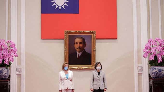 Předsedkyně americké Sněmovny reprezentantů Nancy Pelosiová a tchajwanská prezidentka Cchaj Jing-wen.