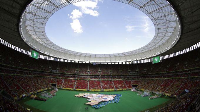 Prohlédněte si ve fotogalerii kompletní dvanáctku stadionů, které budou v červnu a červenci hostit fotbalové mistrovství světa v Brazílii.