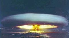 Testování francouzských jaderných zbraní na atolu Mururoa