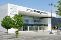 Obří outletové centrum u Prahy otevírá. Známe všechny značky, které tam najdete