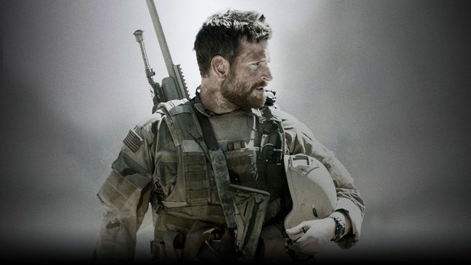 Americký sniper (Bradley Cooper).