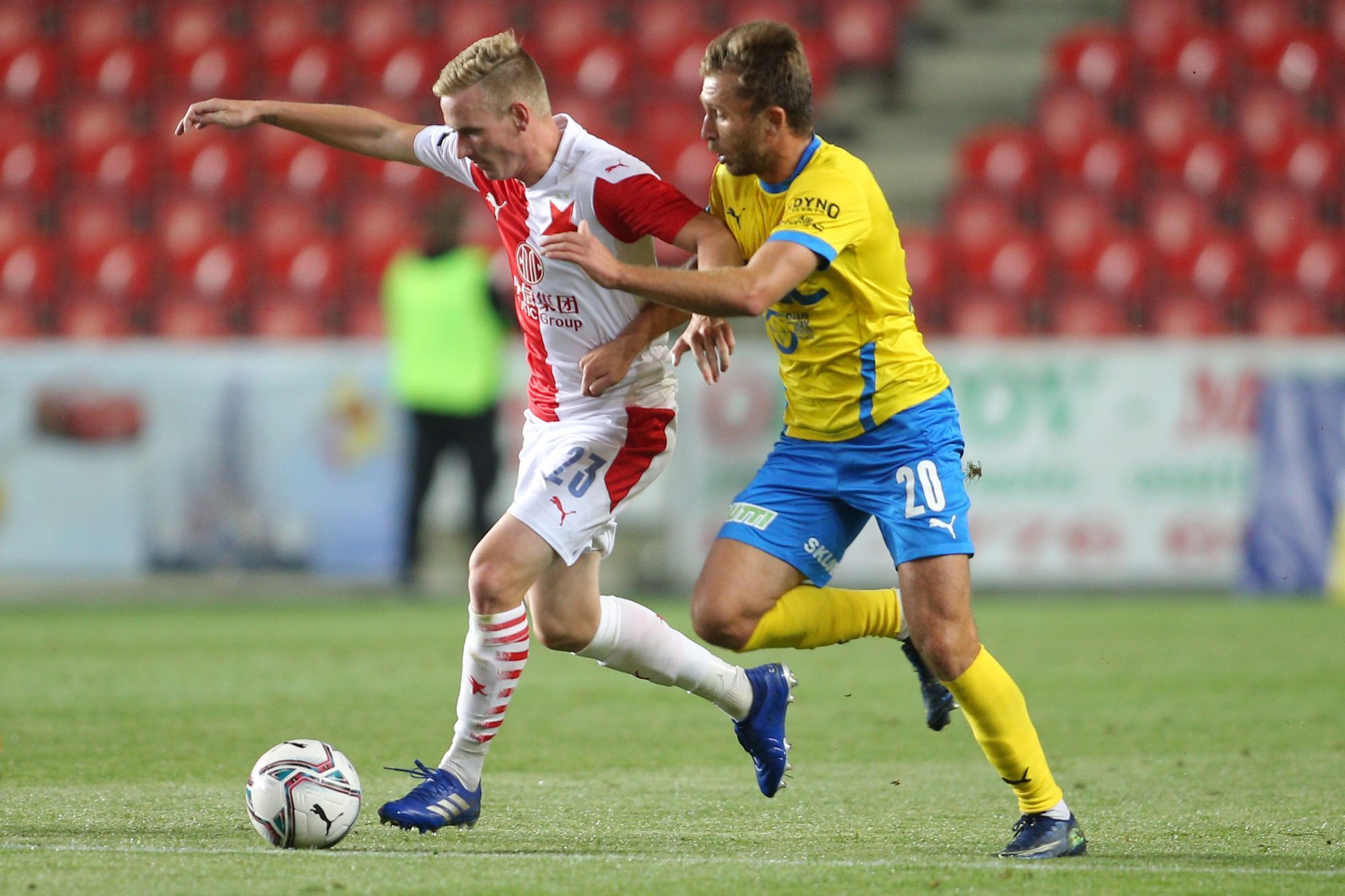 4. kolo Fortuna:Ligy 2020/21, Slavia - Teplice: Petr Ševčík (23) a Daniel Trubač (20)