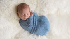 Nedonošeňátkům pomáhá tlukot srdce rodičů a jejich hlas, říká vrchní sestra neonatologie
