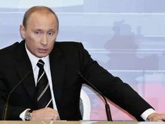 Putin trvá na tom, že je vojenská invaze ochranou lidských práv.