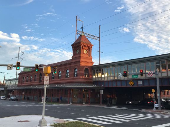 V roce 2011 byla železniční stanice ve Wilmingtonu pojmenována po Joeu Bidenovi.