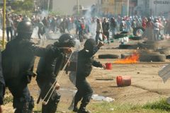 V Mexiku protestovali učitelé. Při střetech s policií zemřelo šest lidí