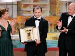 Corneliu Porumboiu v Cannes při přebírání ceny za nejlepší debut