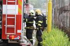 U Prahy vybuchla nádrž benzinky, jeden mrtvý