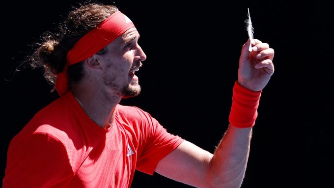 Zverevův incident s ptačím pírkem