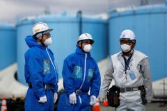 Ve Fukušimě je radioaktivní voda, Japonci ji chtějí vylít do moře. Rybáři mají strach