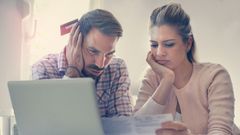 Kam pro půjčku před výplatou? Nový žebříček ukazuje, na které firmy si dát pozor