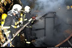 Požár na Jesenicku zcela zničil obchod u bývalé celnice