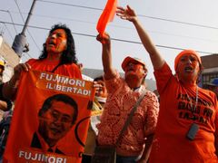 Stoupenci Alberta Fujimoriho si přejí jeho osvobození.