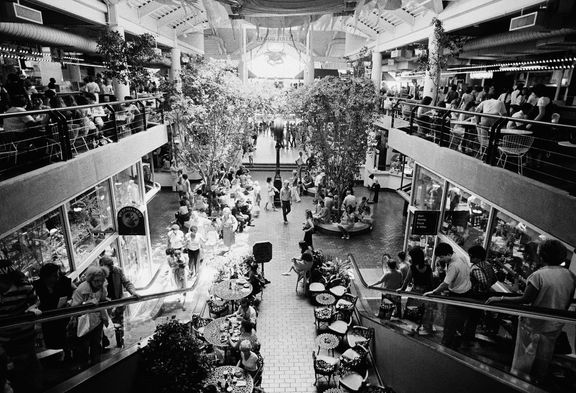 Supermarket jako symbol USA. Na ilustrační fotografii z roku 1981 je obchodní dům v americkém státě Maryland.