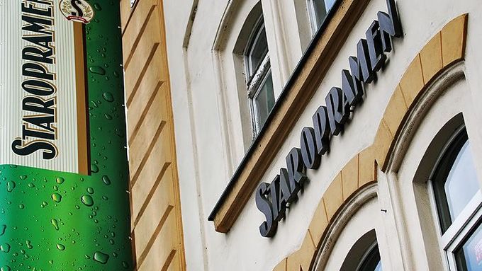 Značka Staropramen hrála klíčovou roli při domlouvání globálního obchodu, který se stal největší transakcí roku 2012 s účastí české firmy.