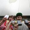 Foto: Začal se prodávat nový iPhone 5. Čekaly na něj masy lidí.