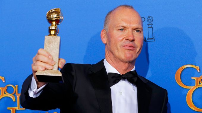 Michael Keaton získal Zlatý globus za hlavní roli ve snímku Birdman. Právem.