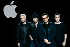 U2 zemřel na turné v USA manažer, bylo mu 68 let