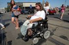 Elektrické invalidní vozíky by mohly jezdit až 15 km/h, rychlost odpovídá běhu