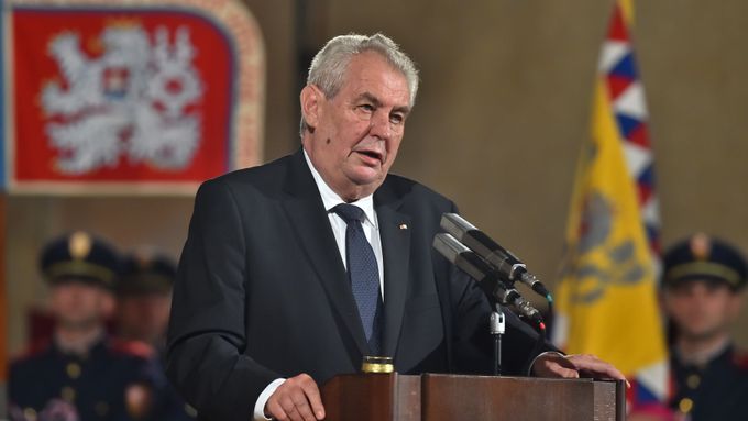 Miloš Zeman přednáší projev ve Vladislavském sále