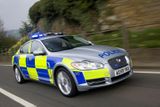 Britští policisté mají rozmanitý vozový park. Kromě BMW a Vauxhallů používají například Jaguar XF