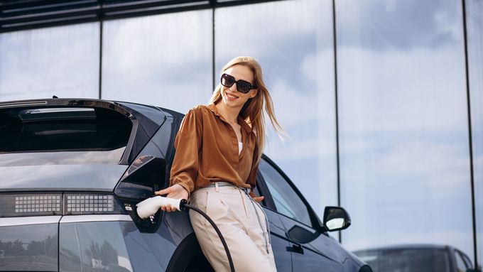 Nabíjení elektromobilu, ilustrační foto.