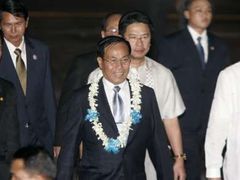 Na nedávném summitu ASEANu ve filipínském Cebu byl barmský premiér Soe Win přivítán se všemi náležitostmi