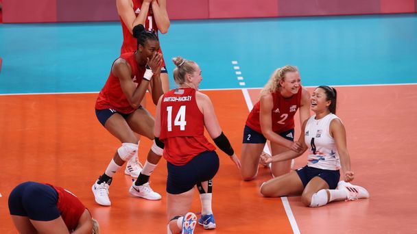 Zlatá radost amerických volejbalistek na LOH 2020