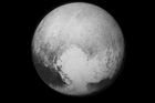 Sonda zahlédla Pluto. Obraz neznámého světa dorazil na Zemi