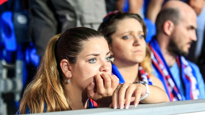 Plzeňským fanouškům a fanynkám nebylo při pohledu na trávník veselo. Přitom ještě dvacet minut před koncem postupovala Viktoria.