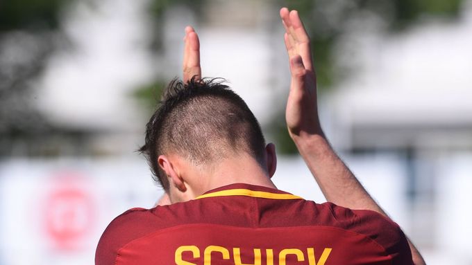 Patrik Schick slaví gól v síti týmu Spal Ferrara.