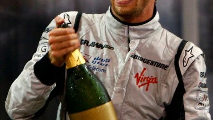 Brit Jenson Button dojel v Abú Zabí třetí, ale znovu mohl oslavit mistrovský titul