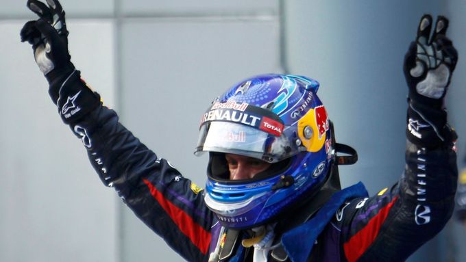 Sebastian Vettel se malajským vítězstvím posunul do čela světového šampionátu.