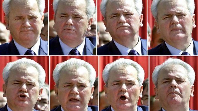 Série fotografií z projevu Slobodana Miloševiče na předvolebním mítinku v roce 2000.