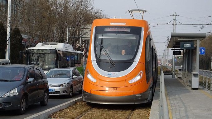 Tramvaje 27T zahájily běžný provoz s cestujícími v čínském městě Qingdao. Vznikly ve spolupráci mezi Škodou Transportation a čínskou společností  CRRC Qingdao Sifang.