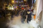 Turky demonstrující proti úderům v Iráku rozehnala policie
