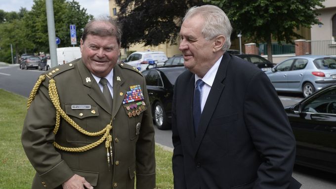Předseda Svazu bojovníků za svobodu Jaroslav Vodička je asi tak stejně nestranný a nestranický jako Miloš Zeman. (Snímek ze sjezdu svazu v červnu 2016.)