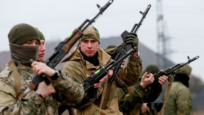 Ozbrojenci na území samozvané Doněcké lidové republiky, kterou vytvořily na okupované části Urkrajiny proruští separatisté s podprou Ruska.