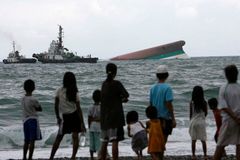 Na Filipínách se převrhla loď, utopilo se nejméně pět lidí