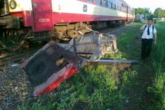 Na Nymbursku se srazilo osobní auto s vlakem