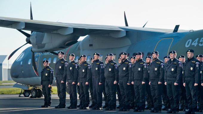 Devětadvacet českých policistů odlétá na misi na řecký ostrov Lesbos.