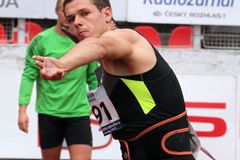Frydrych hodil v Praze 85,07 metru, Špotáková vyhrála