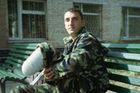 Vojáci přišli o nohy i zrak. Ukrajinský fotograf zachytil následky bojů na Donbase