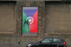 Vandalové poničili česko-romské vlajky Tomáše Rafy