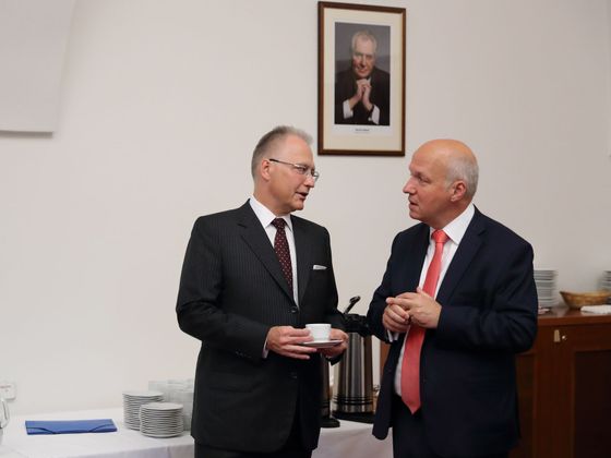 Veřejného slyšení, které v Senátu pořádal Fischer, se účastnil i šéf BIS Michal Koudelka. A varoval před hrozbami komunistického státu.