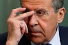 Lavrov na tiskové konferenci nadával, média spekulují komu