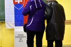 Slováci volili prezidenta, náskok Fica před Kiskou je malý