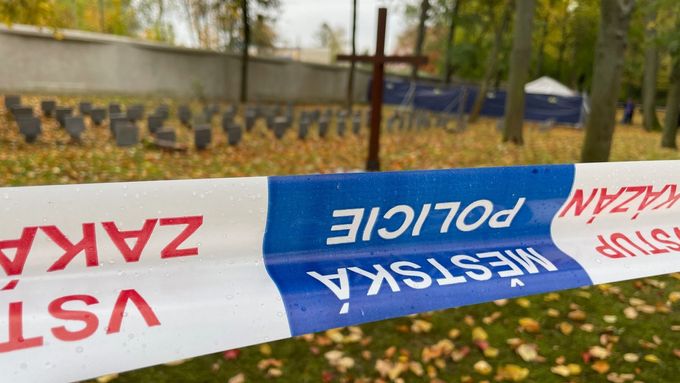 Bez komentáře: V Ďáblicích probíhá exhumace ostatků odbojářů zavražděných komunisty